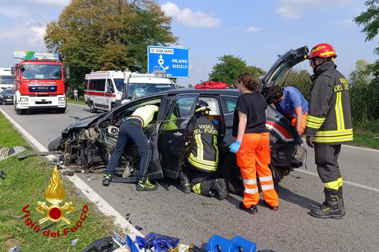 Scontro tra tre auto sulla provinciale LE FOTO