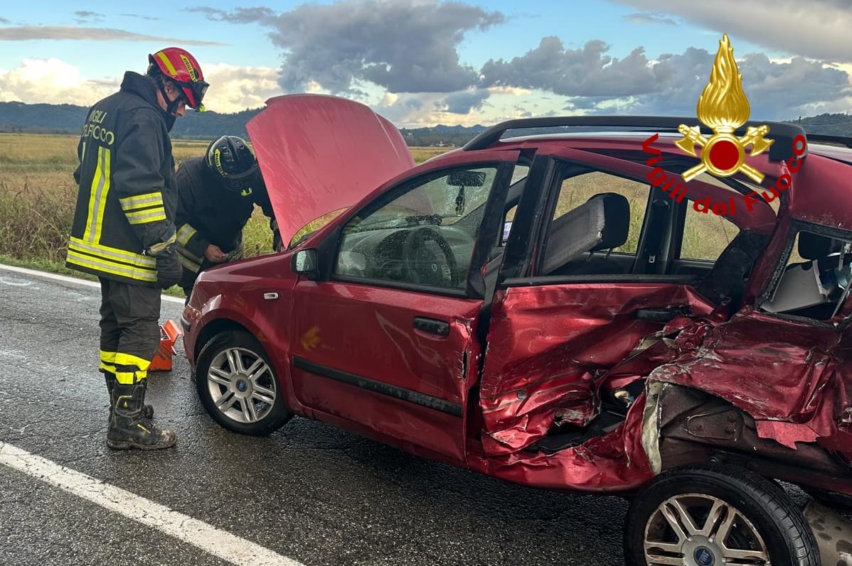 Scontro sulla provinciale, due veicoli coinvolti LE FOTO