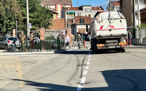 Lavori all’uscita di scuola: “Un pericolo per i nostri figli”