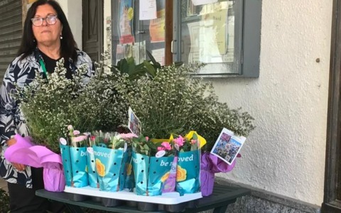 Un cippo in ricordo delle vittime dei tumori