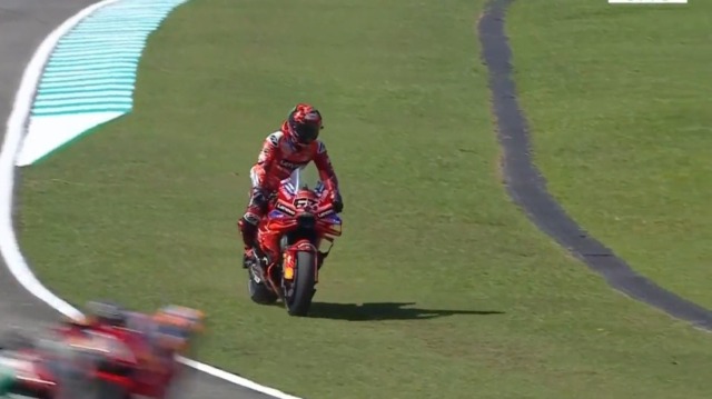 Bagnaia, niente “triplete” in Malesia: problemi tecnici negli ultimi giri