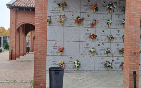 Furto al cimitero, rubate le grondaie