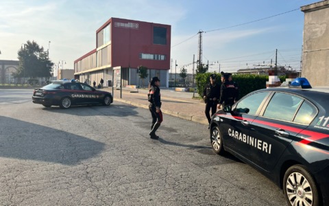 Torna ubriaco al Movicentro dopo l’allontanamento e viene colto da un malore
