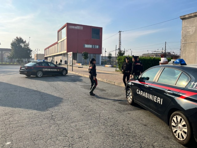 Torna ubriaco al Movicentro dopo l’allontanamento e viene colto da un malore