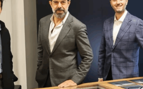 Favino in visita allo stabilimento Luxottica