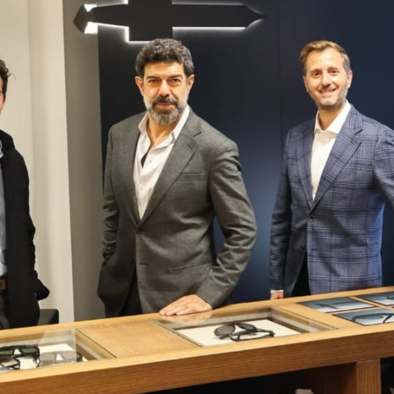 Favino in visita allo stabilimento Luxottica