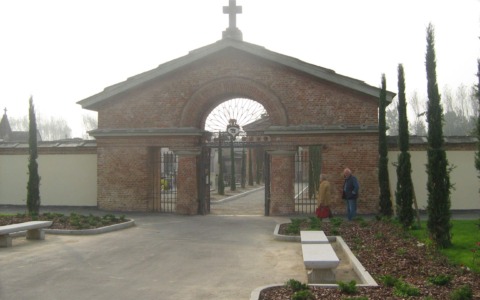 Al cimitero ci sarà il roseto