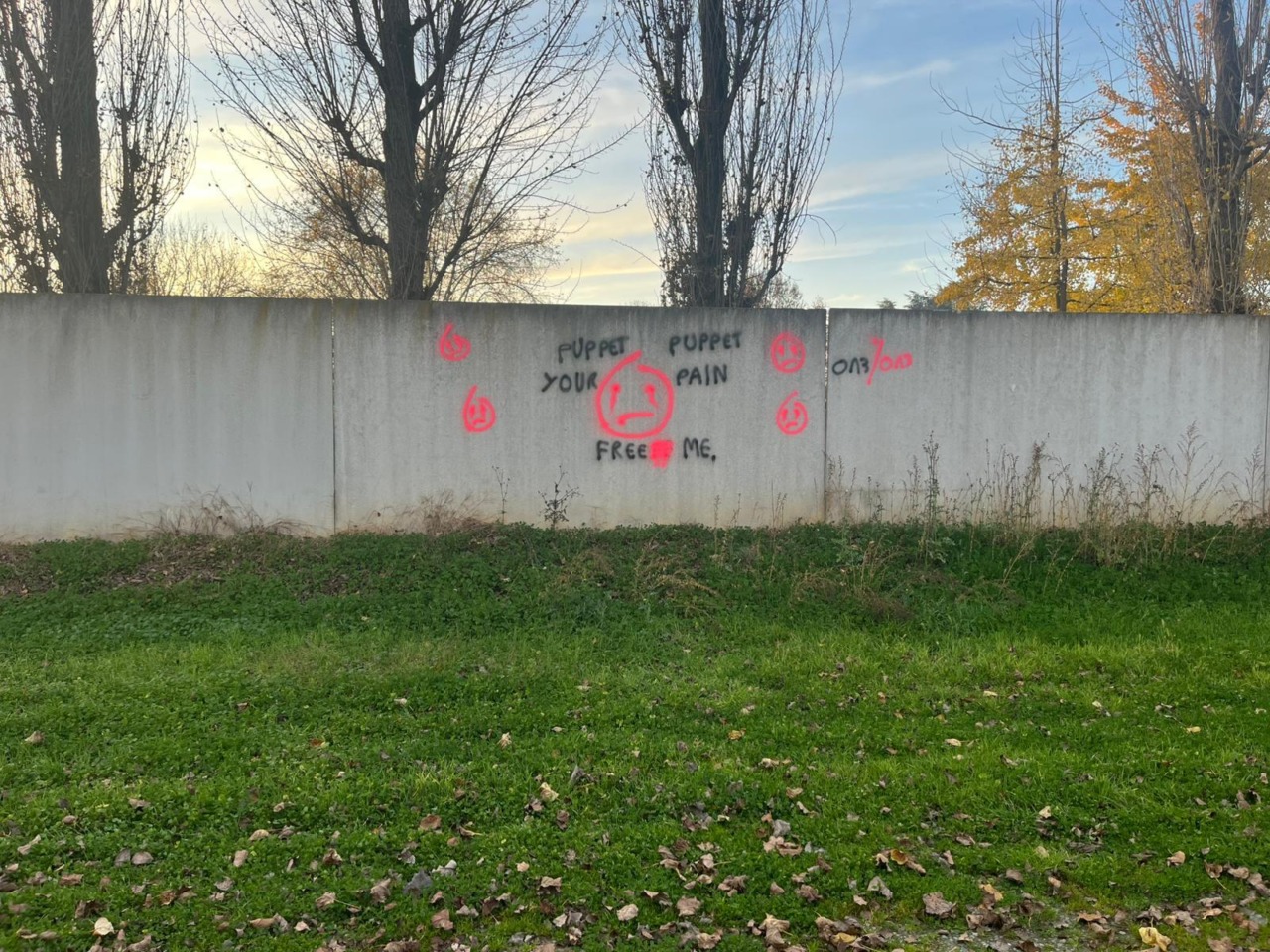 Il paese assediato da vandali e “inciviltà”