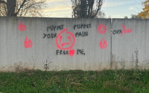 Il paese assediato da vandali e “inciviltà”