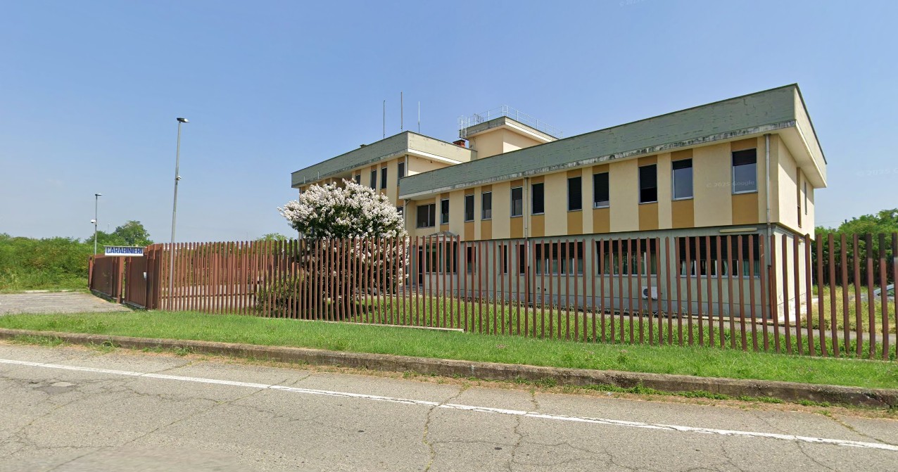 “Sotto la Caserma dei Carabinieri è nascosta una discarica”