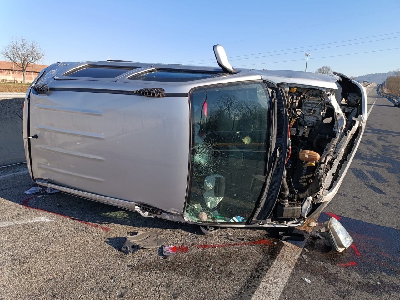 Auto si ribalta allo svincolo di Chivasso Ovest: quattro feriti