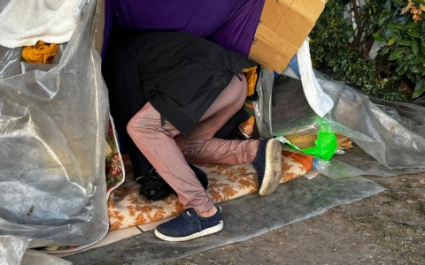 L’anello debole: sfrattati dalla Stazione ora vivono in tenda a -5