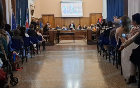 Consegna della cittadinanza italiana onoraria ai minori stranieri