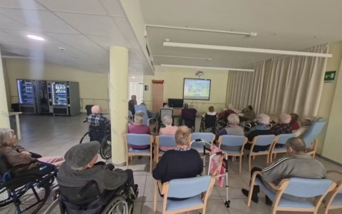 Karaoke e cineforum nella Rsa “don Tronzano”