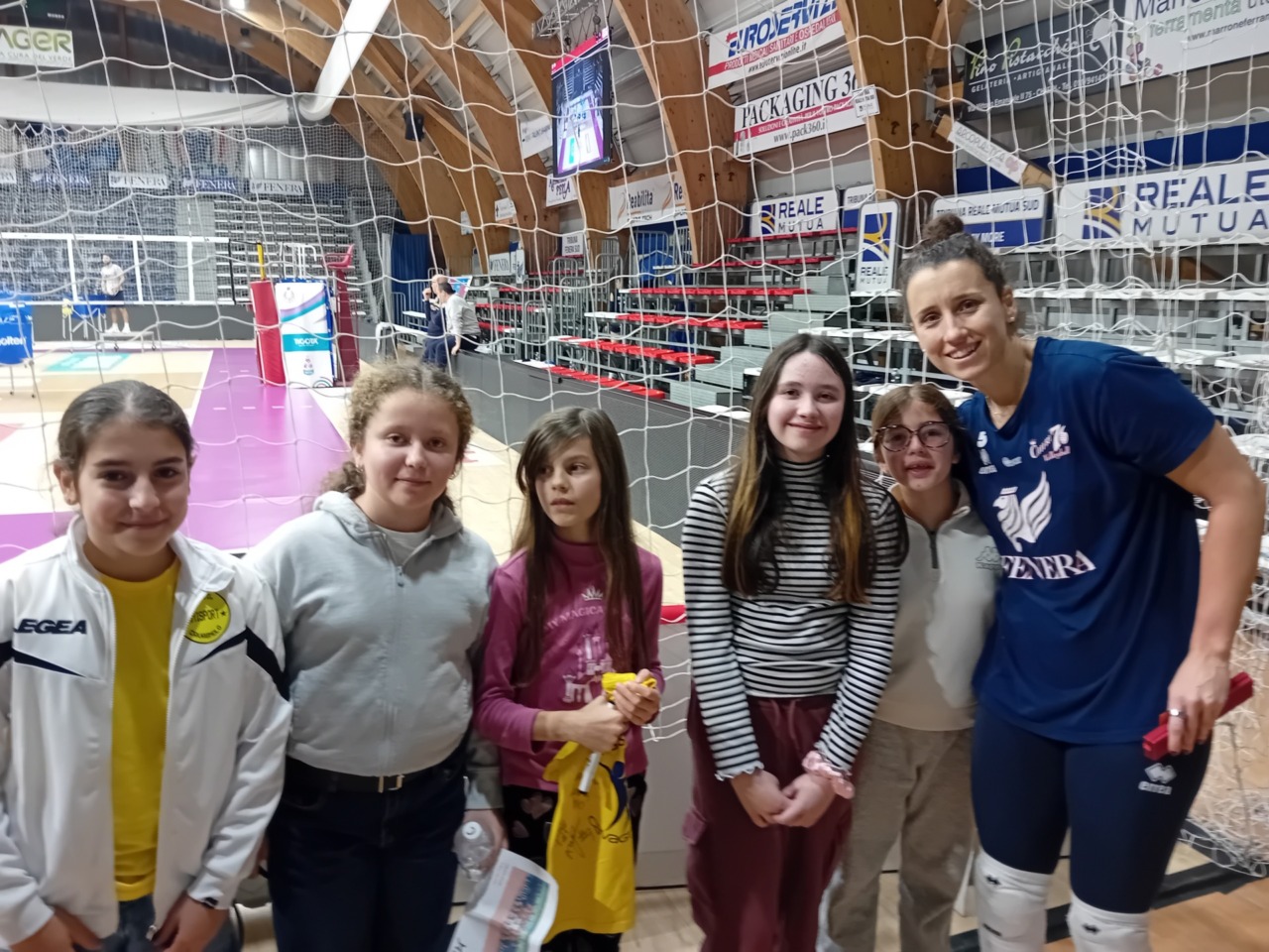 Un sogno sottorete: l’Unisport Cavagnolo incontra le campionesse della Reale Mutua Fenera Chieri LE FOTO