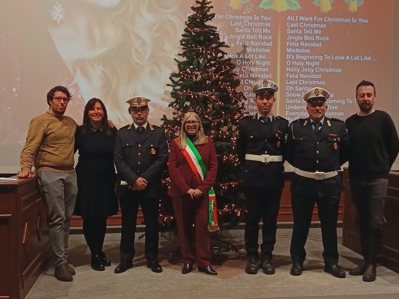 Salvano una donna dall’alloggio saturo di gas