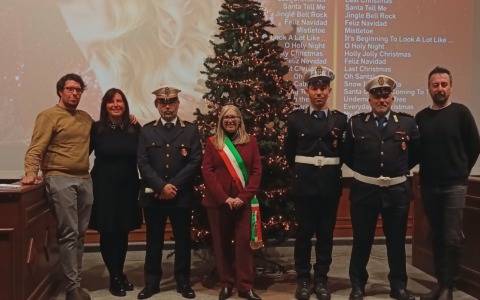 Salvano una donna dall’alloggio saturo di gas