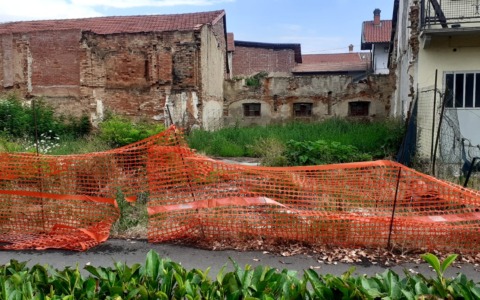 Area abbandonata, il sindaco Cena: «Stiamo lavorando sulla proprietà»