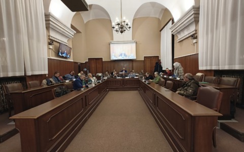 Tempesta «Perfetta»: il presidente è salvo, ma a quale prezzo?