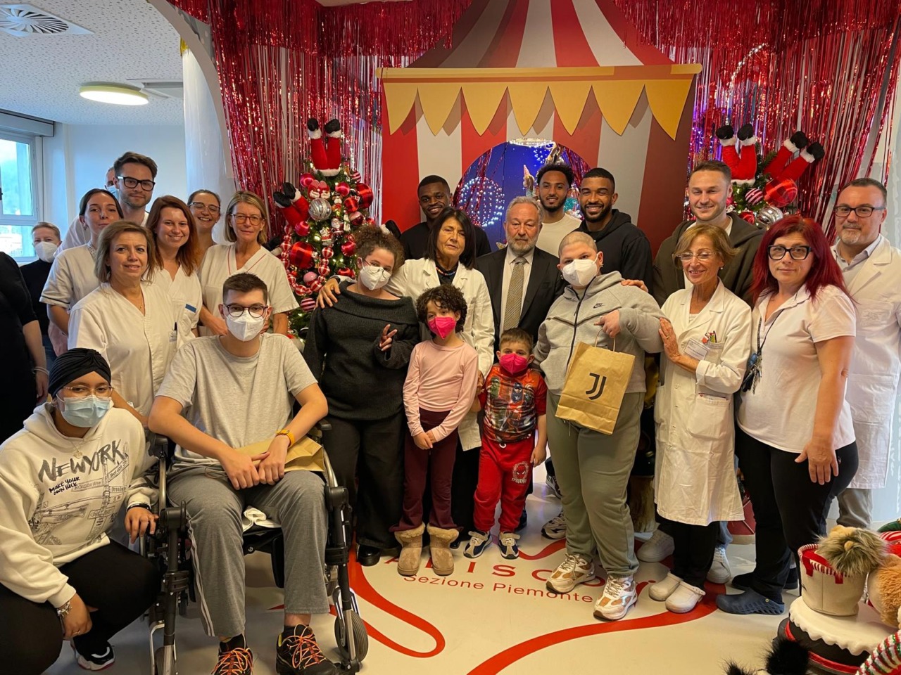 La Juventus dona un sorriso ai bimbi del Regina Margherita