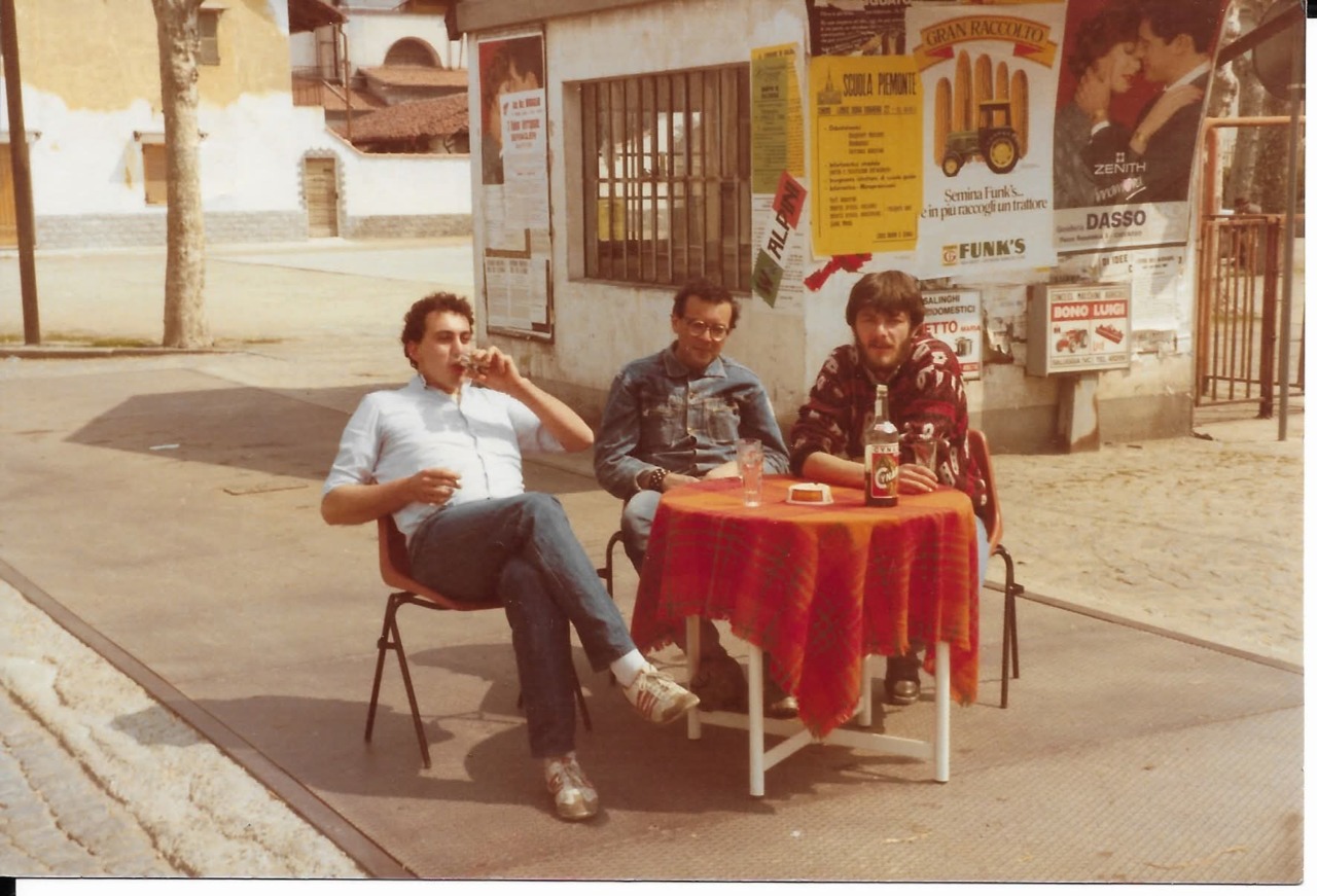 Piergiorgio con gli amici nel 1983