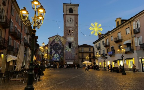 La magia del Natale prende vita con luci e musica