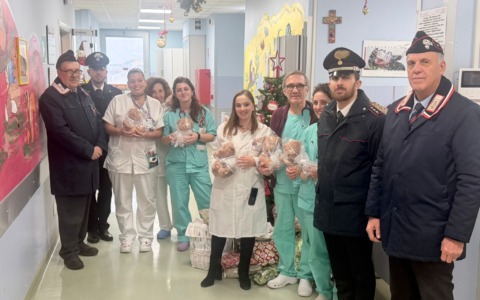 Carabinieri in visita ai piccoli pazienti dell’ospedale di Chivasso