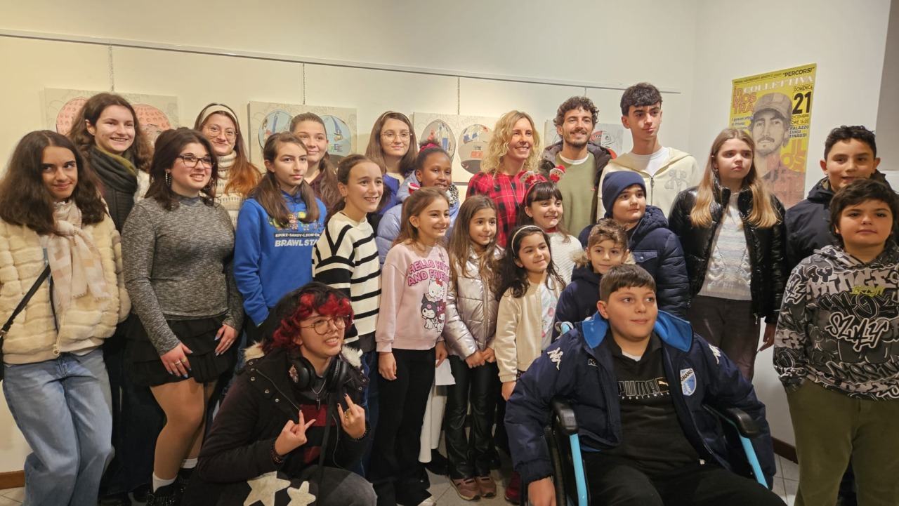 Sorpresa a Palazzo Einaudi, Pecco Bagnaia inaugura la mostra dedicata al suo mito