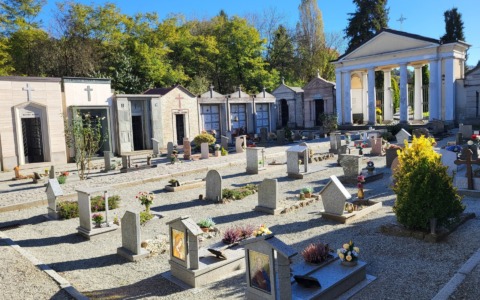 Sì alla tumulazione delle ceneri degli animali vicino ai loro proprietari