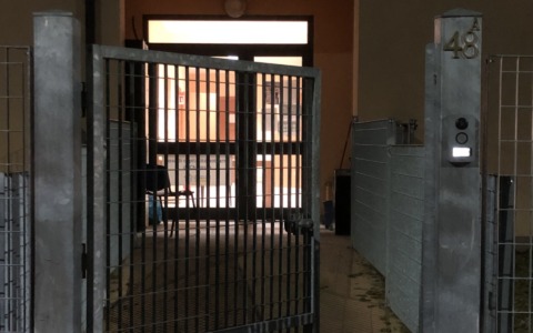 Dormitorio di Chivasso: “10 mesi di silenzio, 2 ore di pressione popolare per una soluzione d’emergenza”