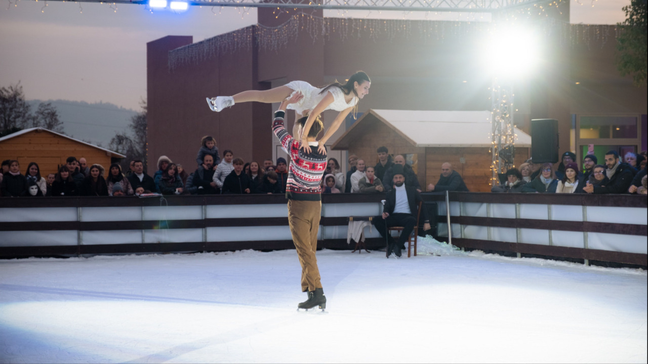 Torino Outlet Village: neve, show e pattinaggio sul ghiaccio per un weekend magico