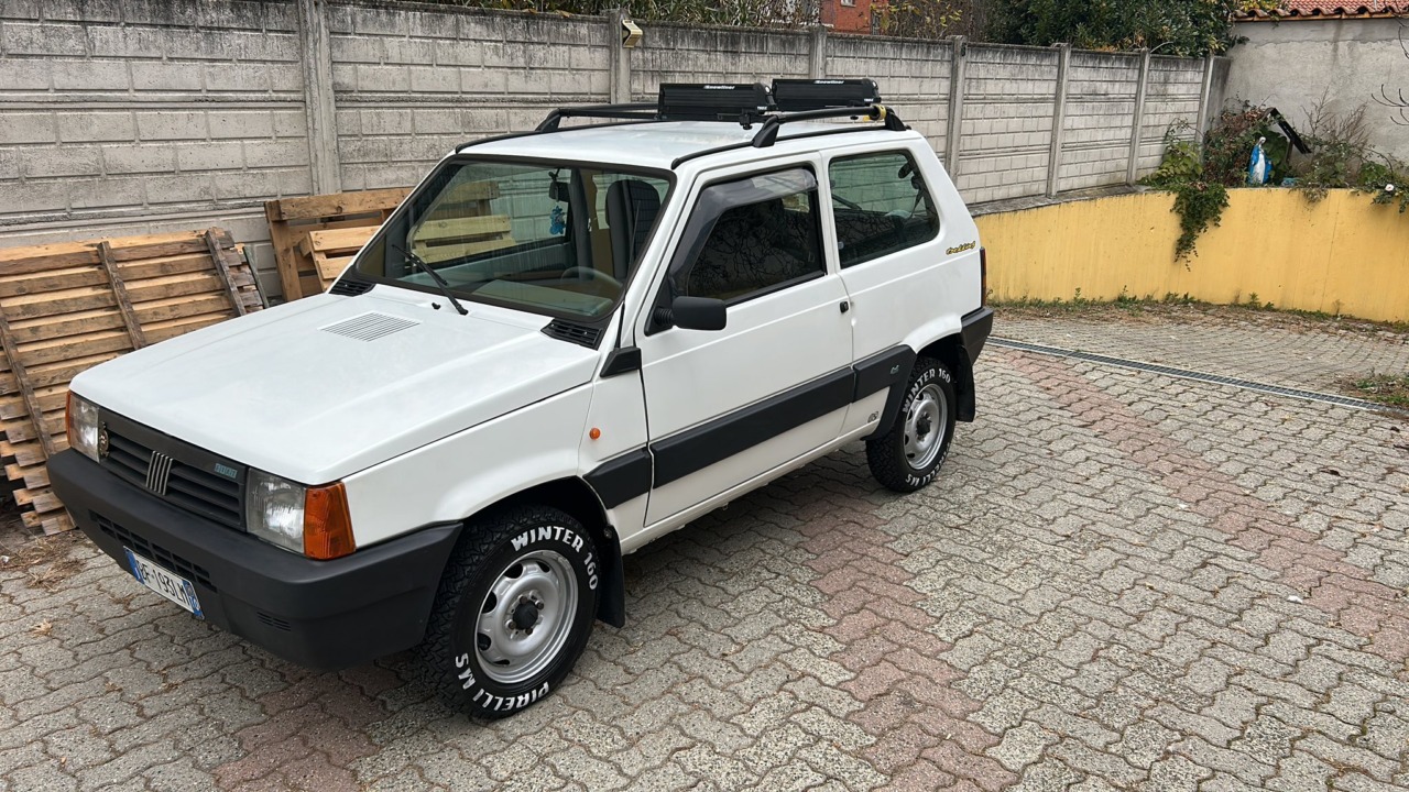 Hanno rubato una Fiat Panda 4×4: caccia al ladro