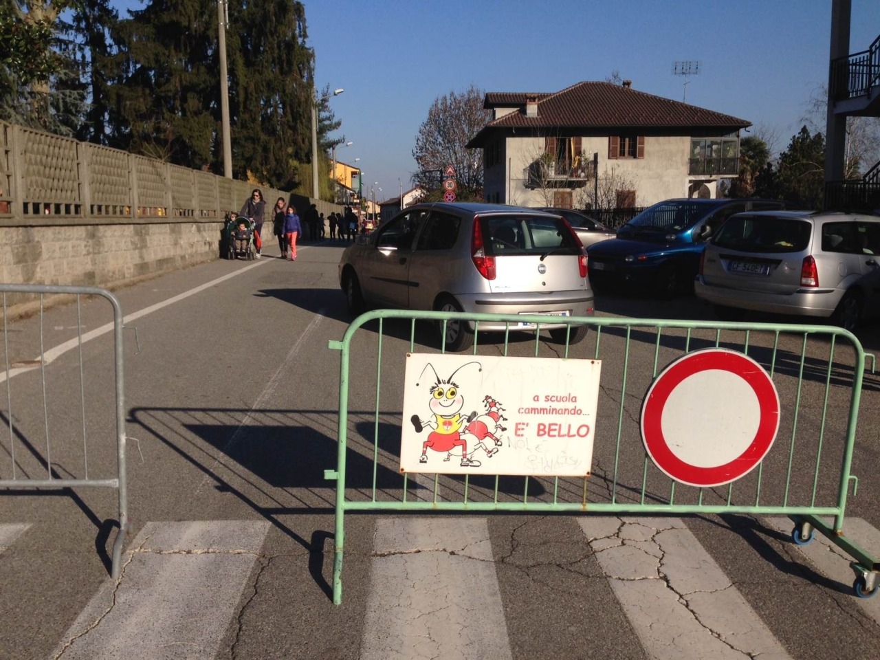 Aule gelate alla Mazzucchelli, la protesta dei genitori