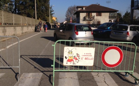 Aule gelate alla Mazzucchelli, la protesta dei genitori