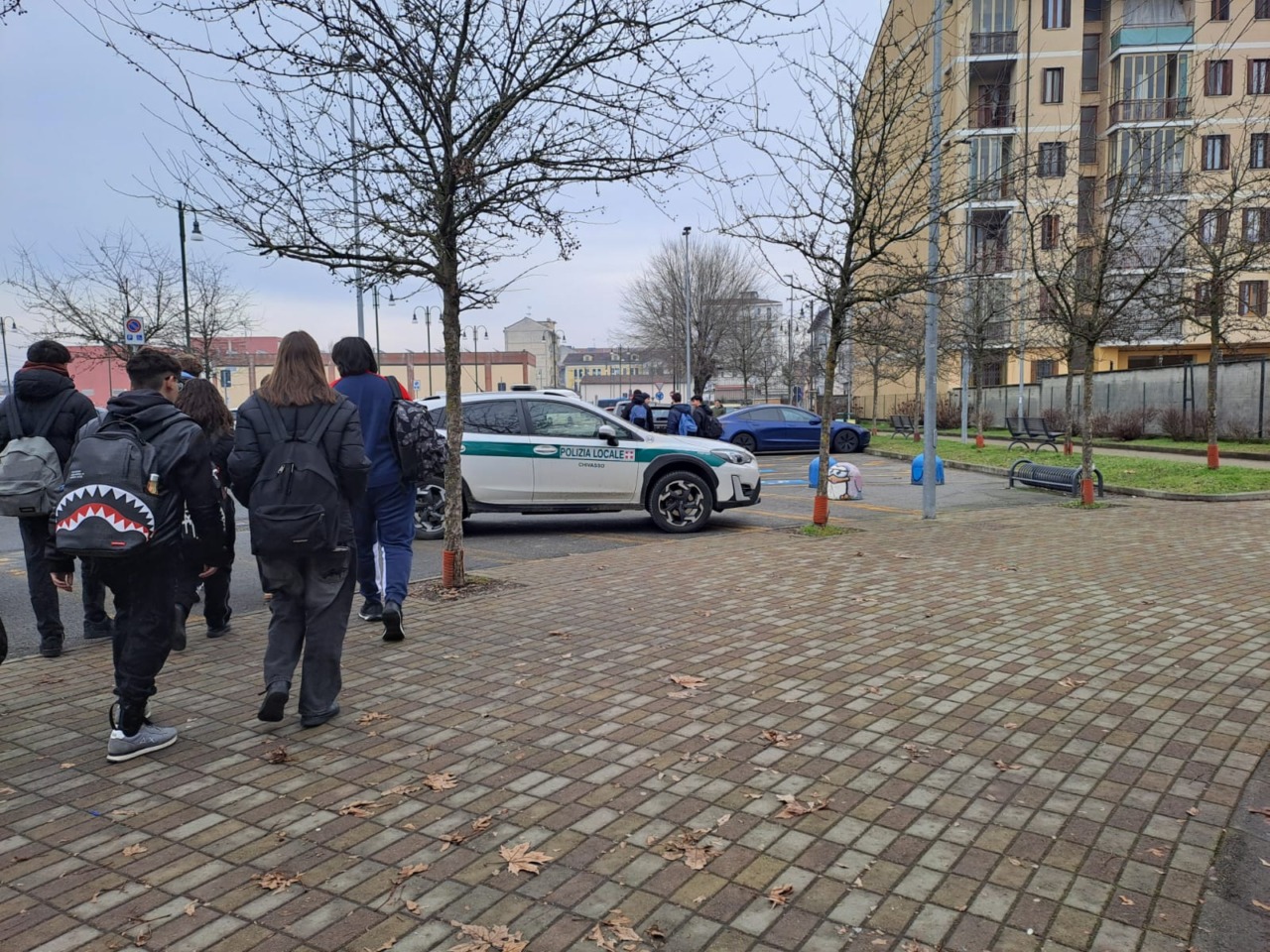 Spaccio, i controlli davanti alle scuole di Chivasso