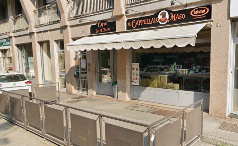 La banda del tombino colpisce ancora: sfondata la vetrina di un bar