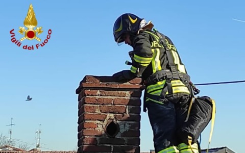 Paura in una dimora storica: fiamme nella canna fumaria, intervengono i Vigili del Fuoco