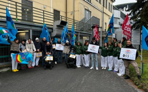 Flash mob di protesta fuori dal Pronto soccorso contro sperequazioni e professionisti dimenticati