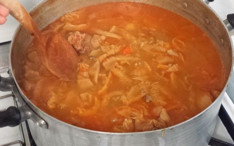 Distribuzione della Buseca per festeggiare il patrono