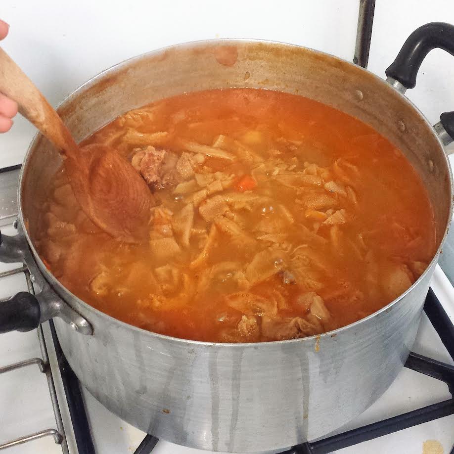 Distribuzione della Buseca per festeggiare il patrono