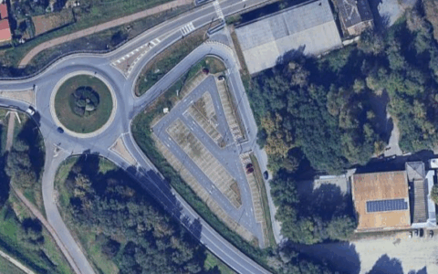 Buca le gomme e poi deruba le vittime: denunciato nordafricano