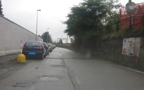 Sfrecciano contromano e a folle velocità