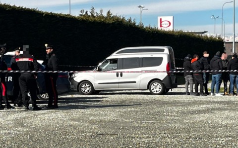 Carabiniere trovato senza vita nel parcheggio dei cimitero