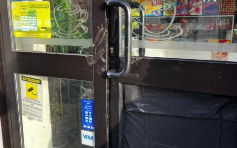Chivasso nel mirino: la “banda del tombino” spacca le vetrine di un bar e un centro estetico