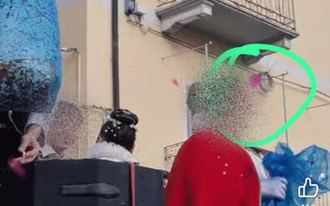 Carnevale, scoppia il caso sicurezza: telecamere spente durante la sfilata?