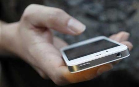 Ghost pairing: la trappola che “ruba” il tuo whatsapp con un click