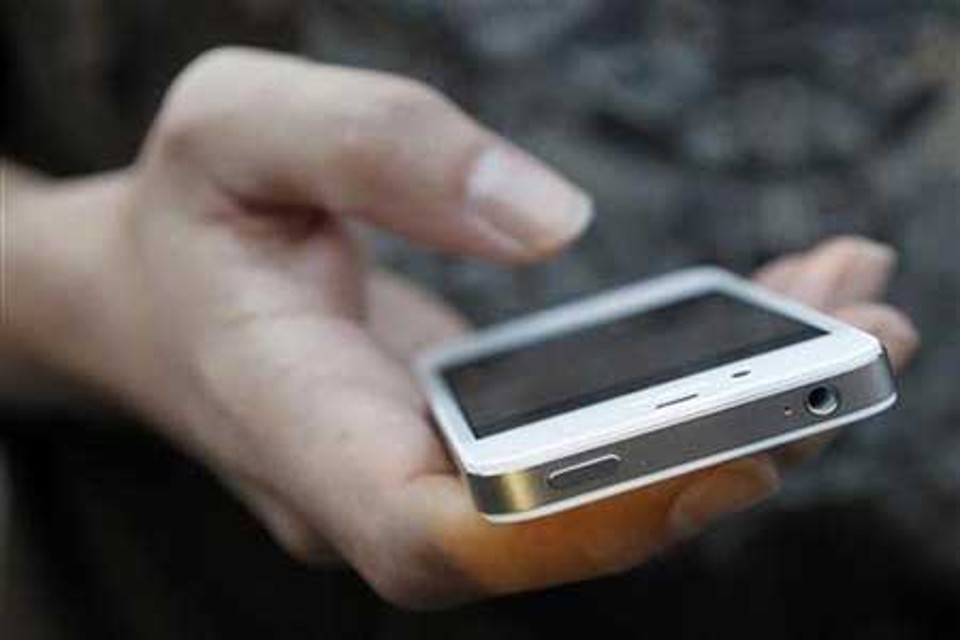 Ghost pairing: la trappola che “ruba” il tuo whatsapp con un click