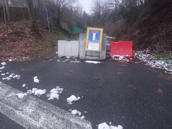 Via Pertengo,  un tratto di strada resta chiuso
