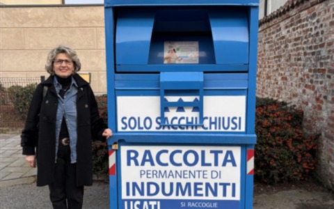 Nuovi contenitori per la raccolta degli abiti usati