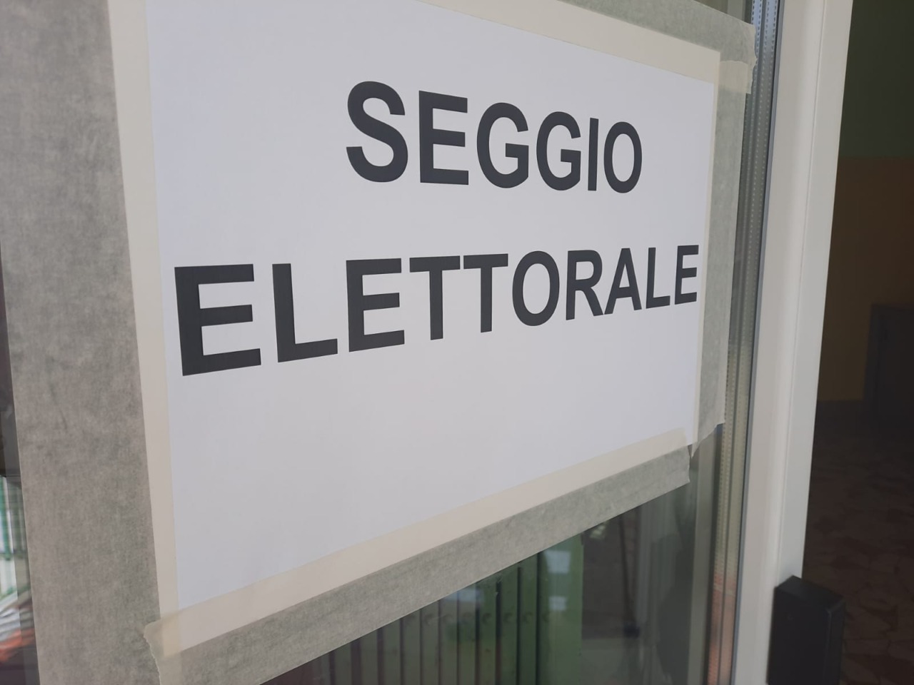 Referendum 2026, fotografa la scheda in via Ajma: denunciato